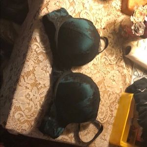 Green lace bra